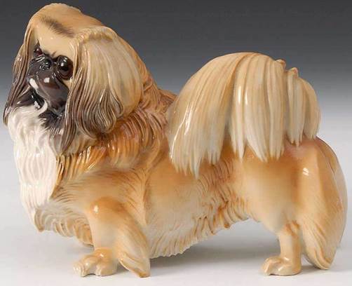 Click to see full size: A Nymphenburg Pekingese sculpture by Konrad Schmid