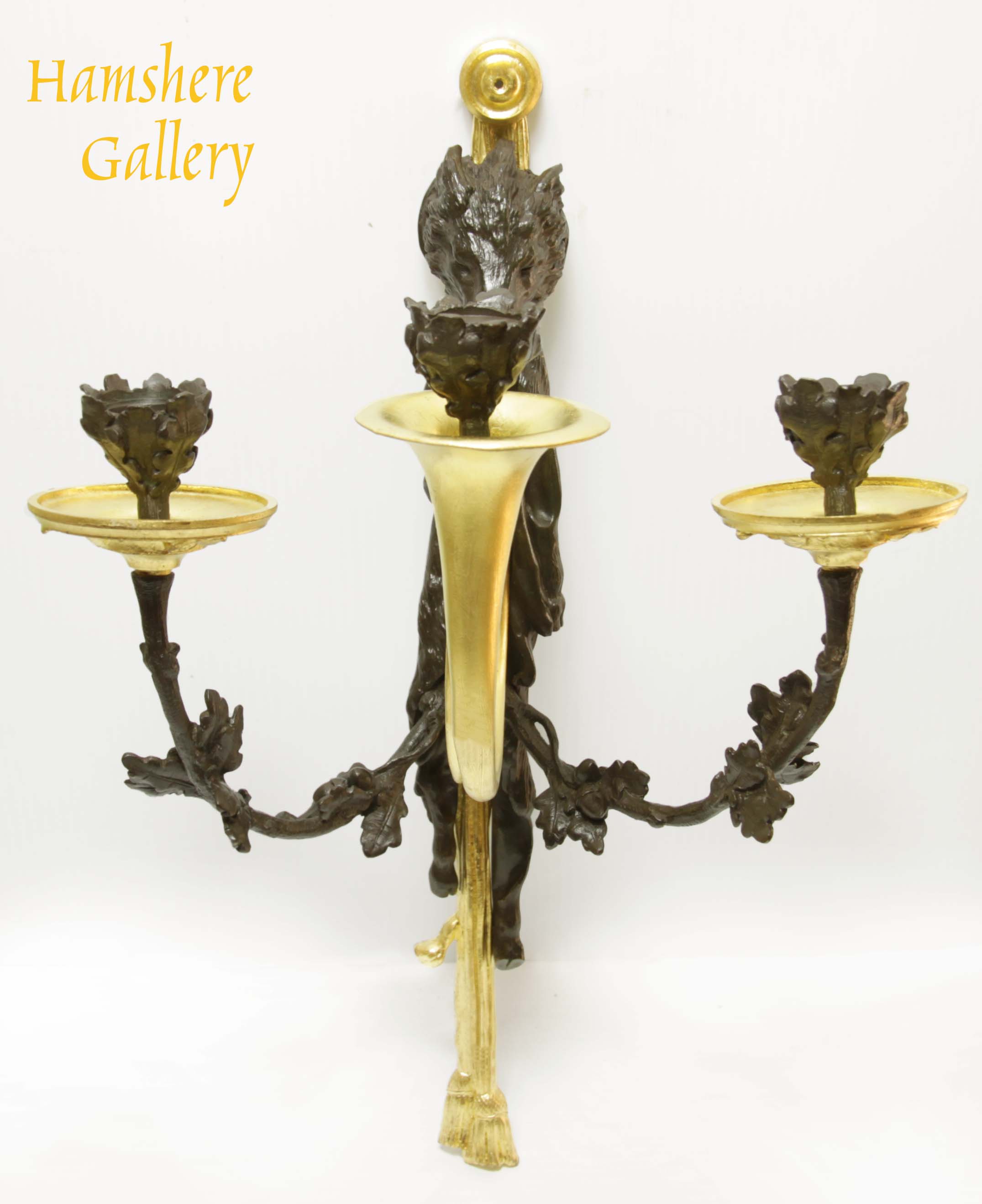 Click for larger image: 19th century, French bronze doré hunting / ‘chasse’ boar French horn wall sconces ‘appliques’ - 19th century, French bronze doré hunting / ‘chasse’ boar French horn wall sconces ‘appliques’